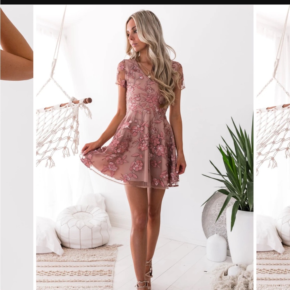 Two sisters the label SASKIA DRESS - ROSE
